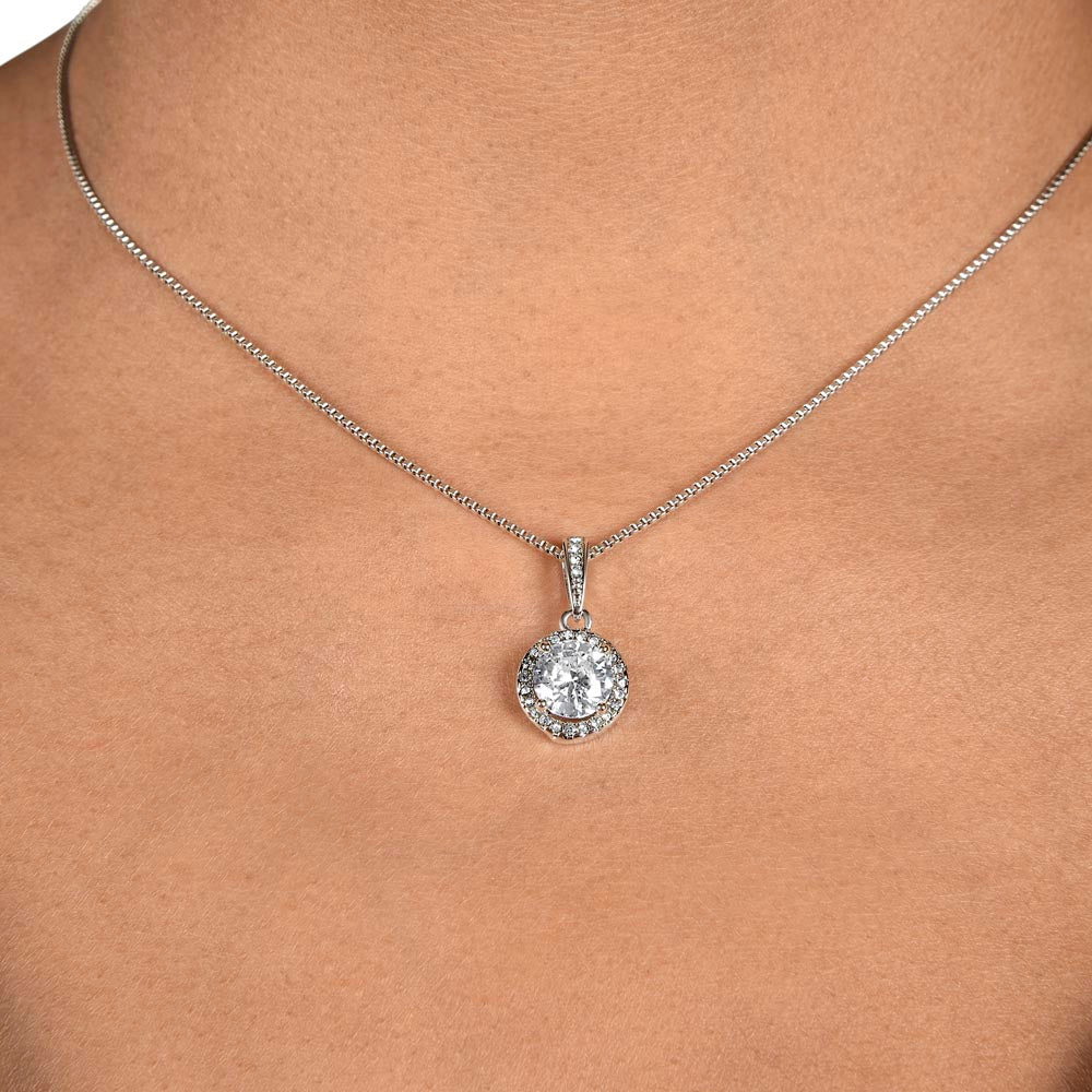 Collier pendentif couronne