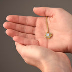 Collier Love Knot - Variantes en or jaune et blanc