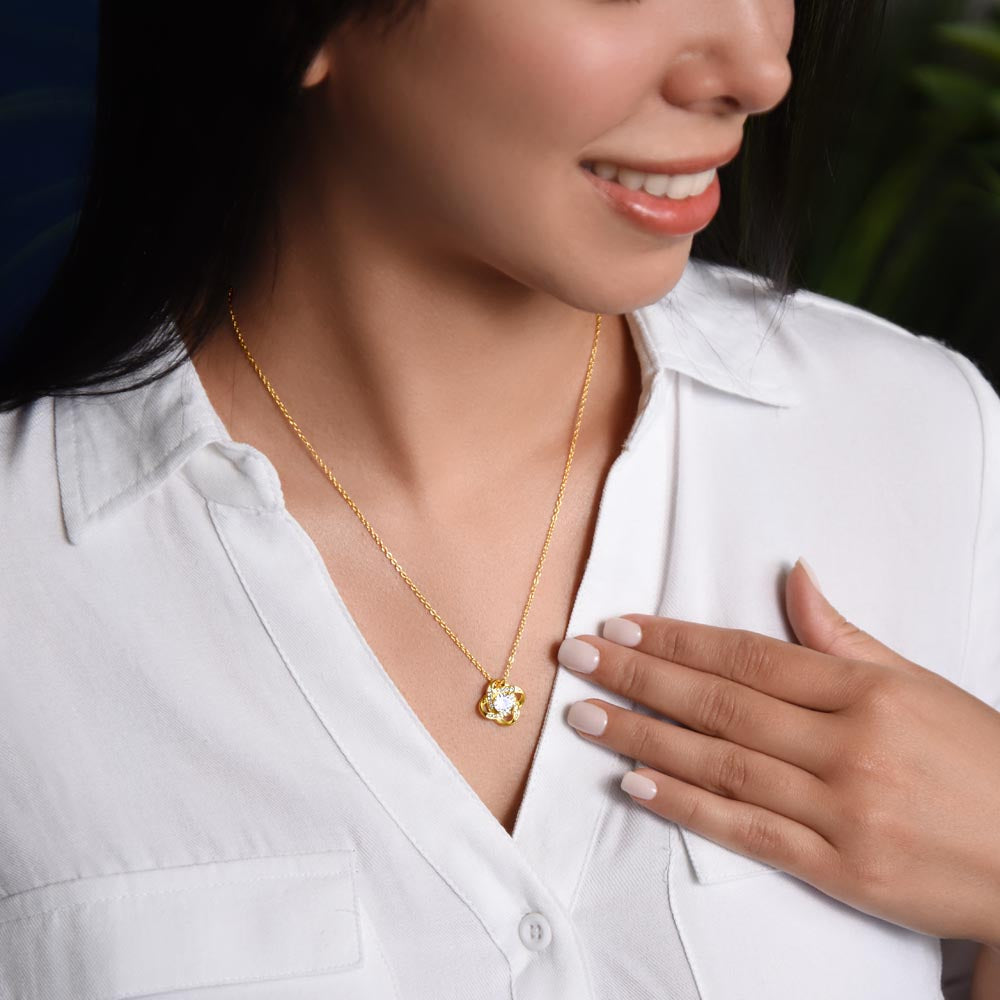 Collier Love Knot - Variantes en or jaune et blanc