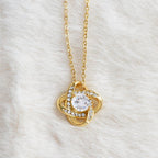 Collier Love Knot - Variantes en or jaune et blanc
