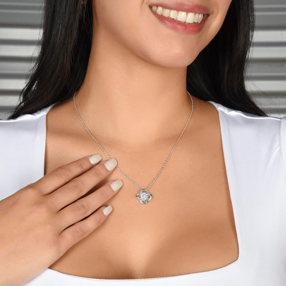 Collier Love Knot - Variantes en or jaune et blanc