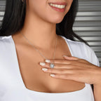 Collier Love Knot - Variantes en or jaune et blanc