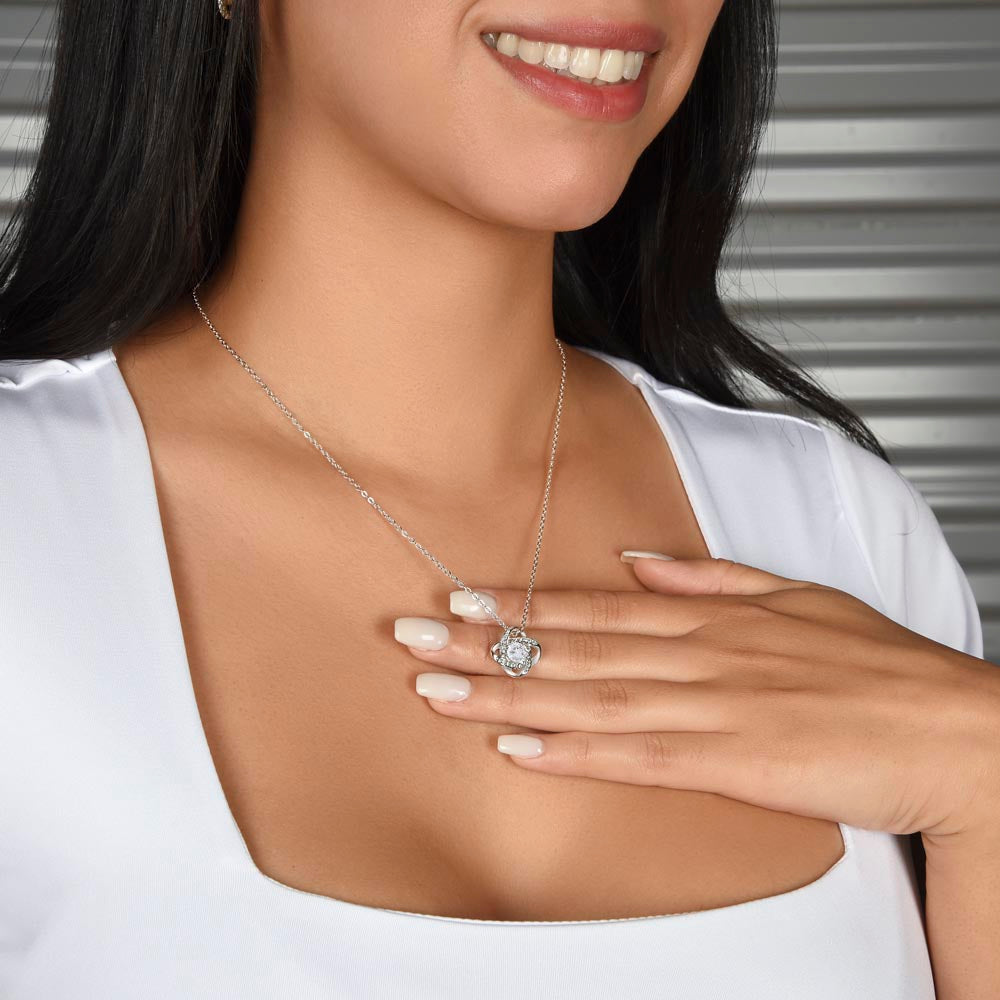 Collier Love Knot - Variantes en or jaune et blanc