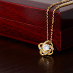 Collier Love Knot - Variantes en or jaune et blanc