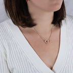 Collier de cœurs entrelacés - Variantes en or jaune et blanc