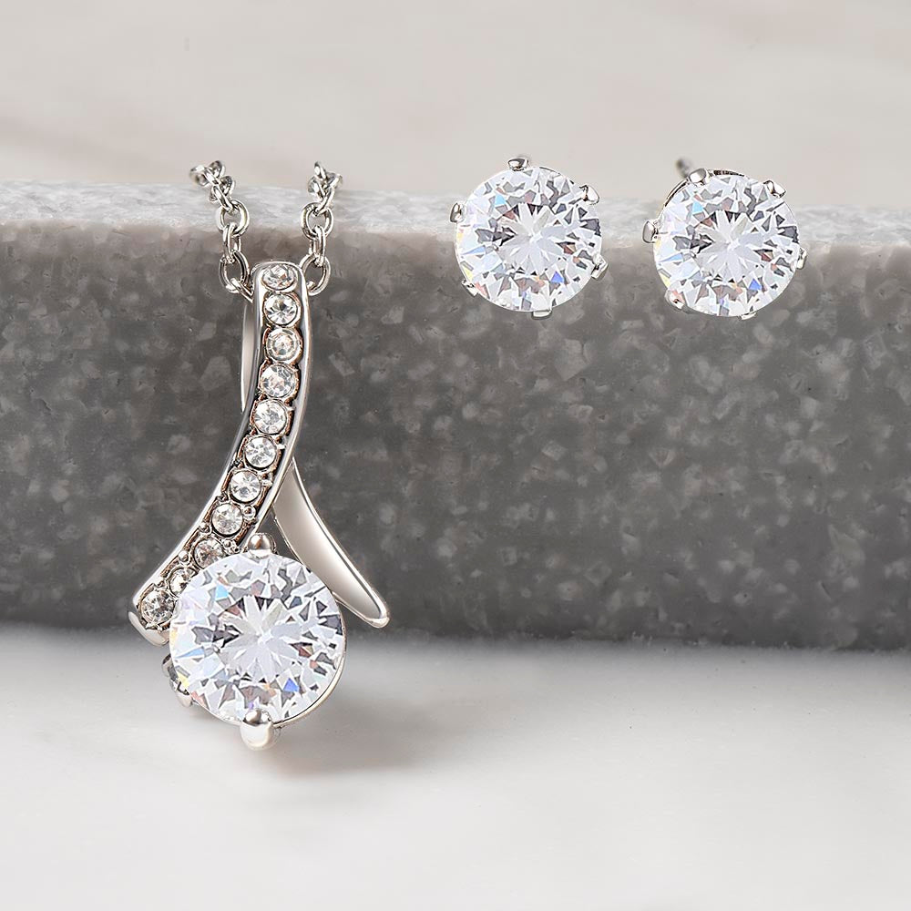 Ensemble de collier et boucles d'oreilles beauté séduisant